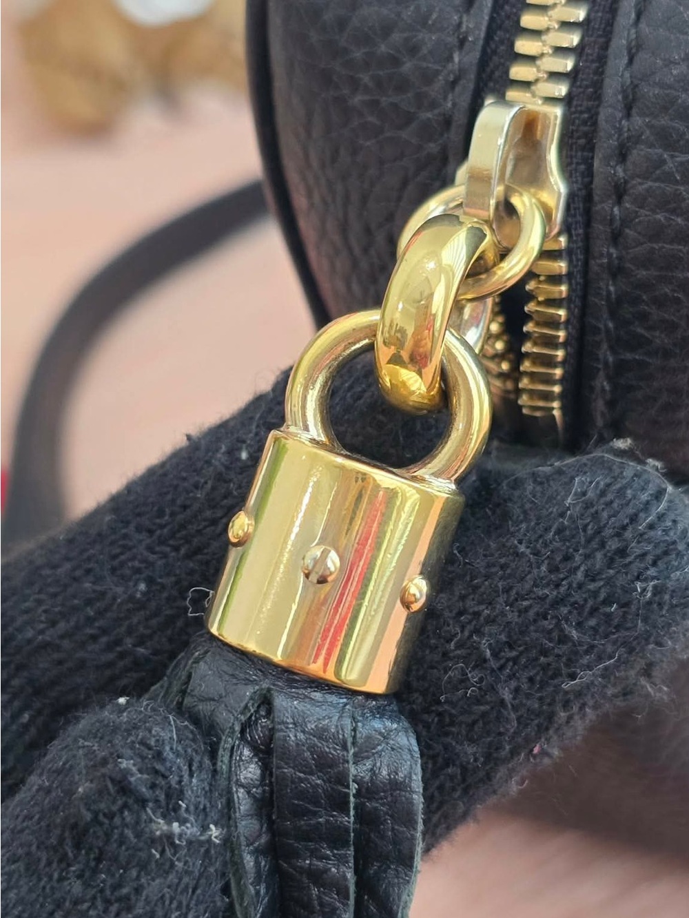 Gucci Black Pebbled Leather Crossbody Bag with Interlocking G - Picture 11 of 16